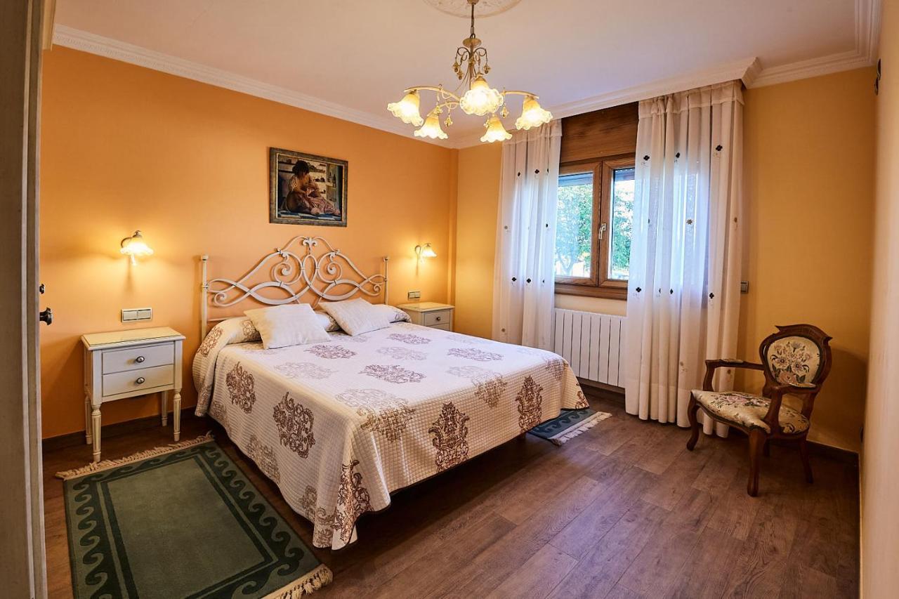 Alojamiento Extrahotelero Casa Ernestina Castillo  ภายนอก รูปภาพ