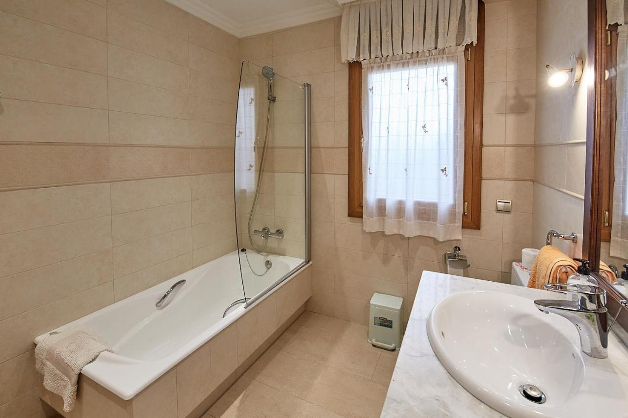 Alojamiento Extrahotelero Casa Ernestina Castillo  ภายนอก รูปภาพ